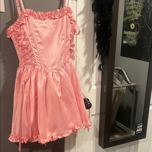 Pink Ruffled satin Dress - Picture 3 of 9